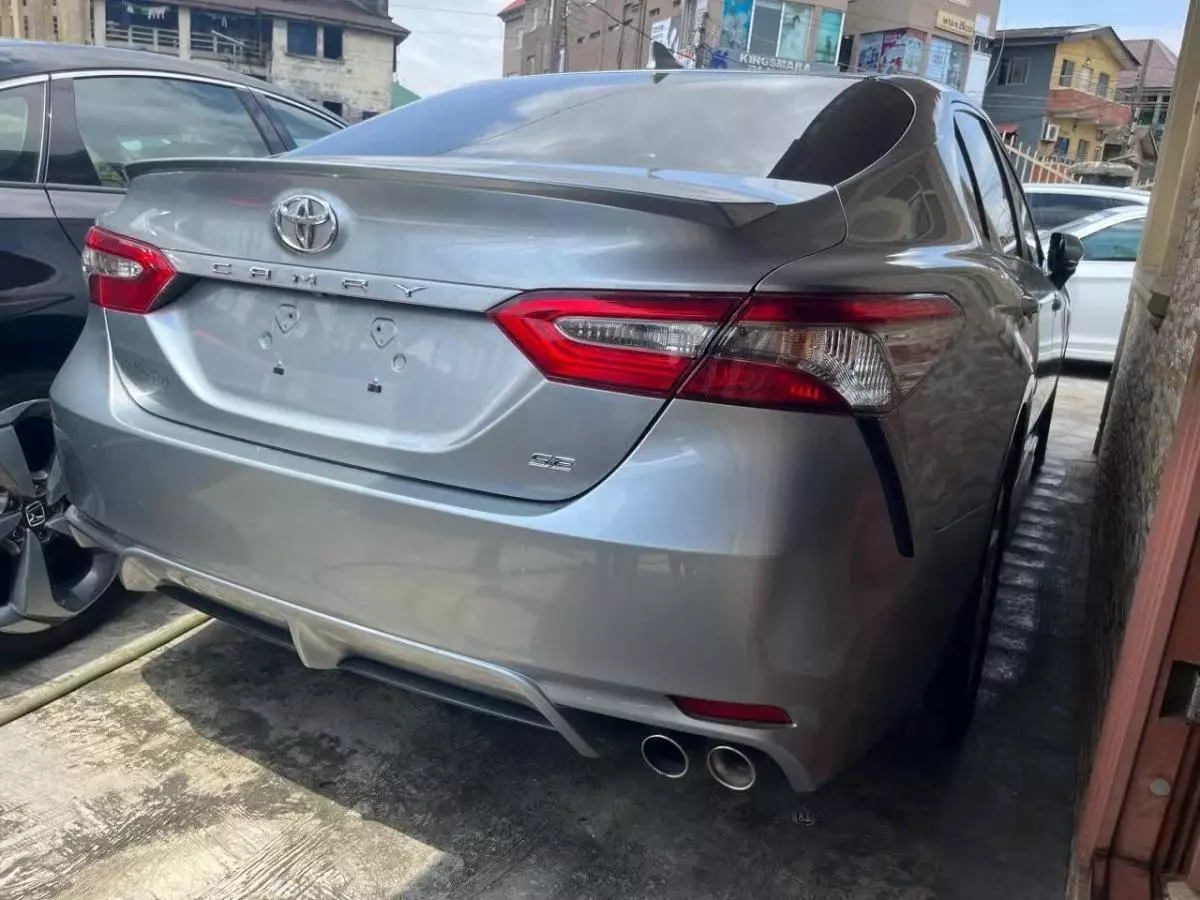 Toyota Camry   - 2018