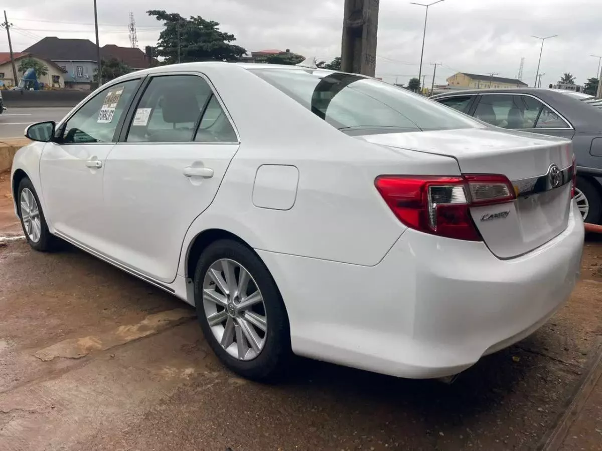 Toyota Camry   - 2014