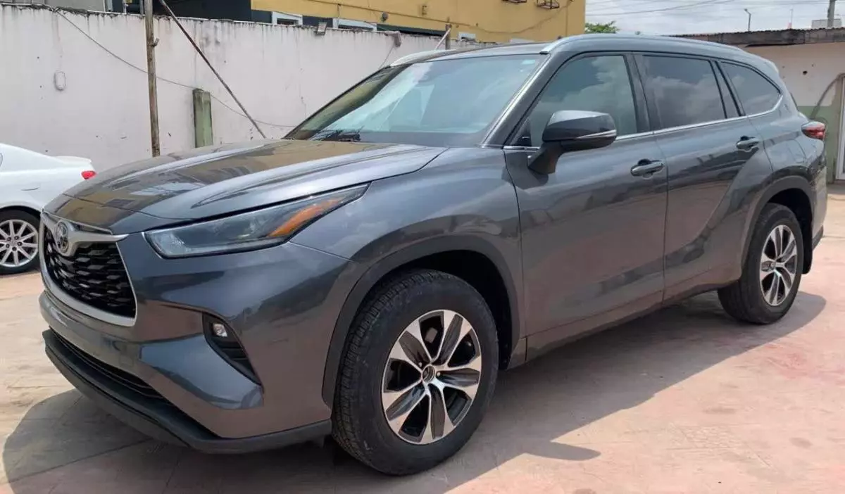 Toyota Highlander   - 2021