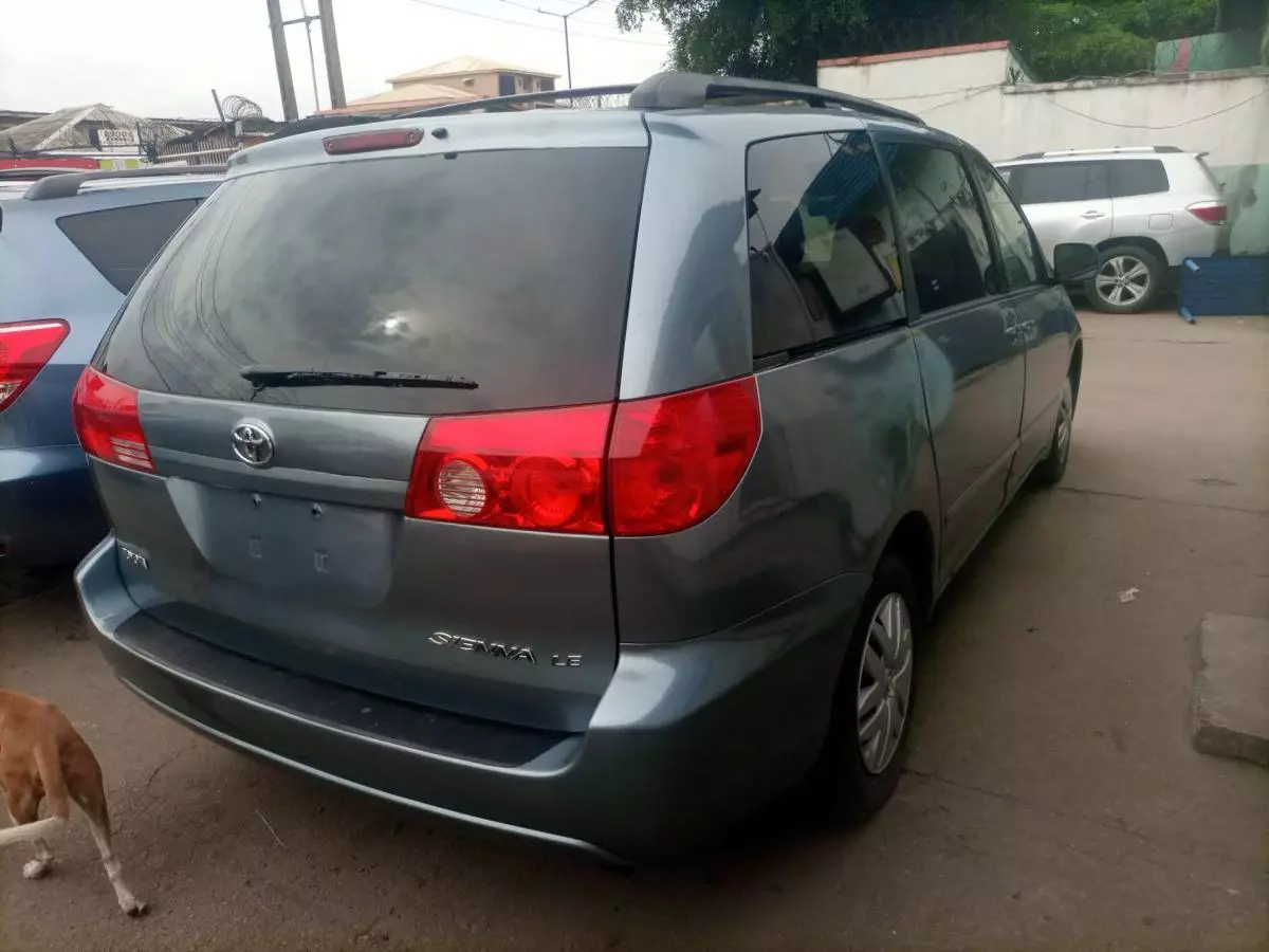 Toyota Sienna   - 2008