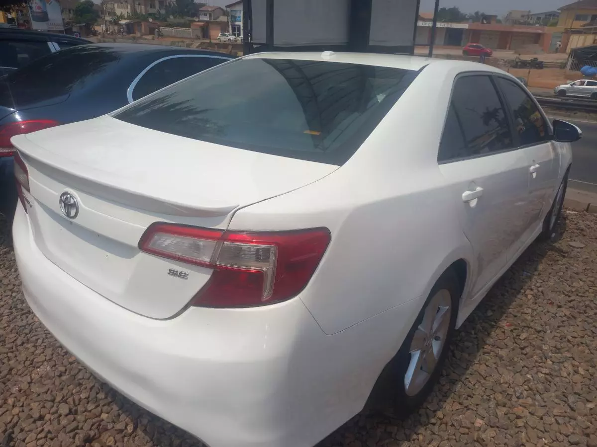 Toyota Camry   - 2014