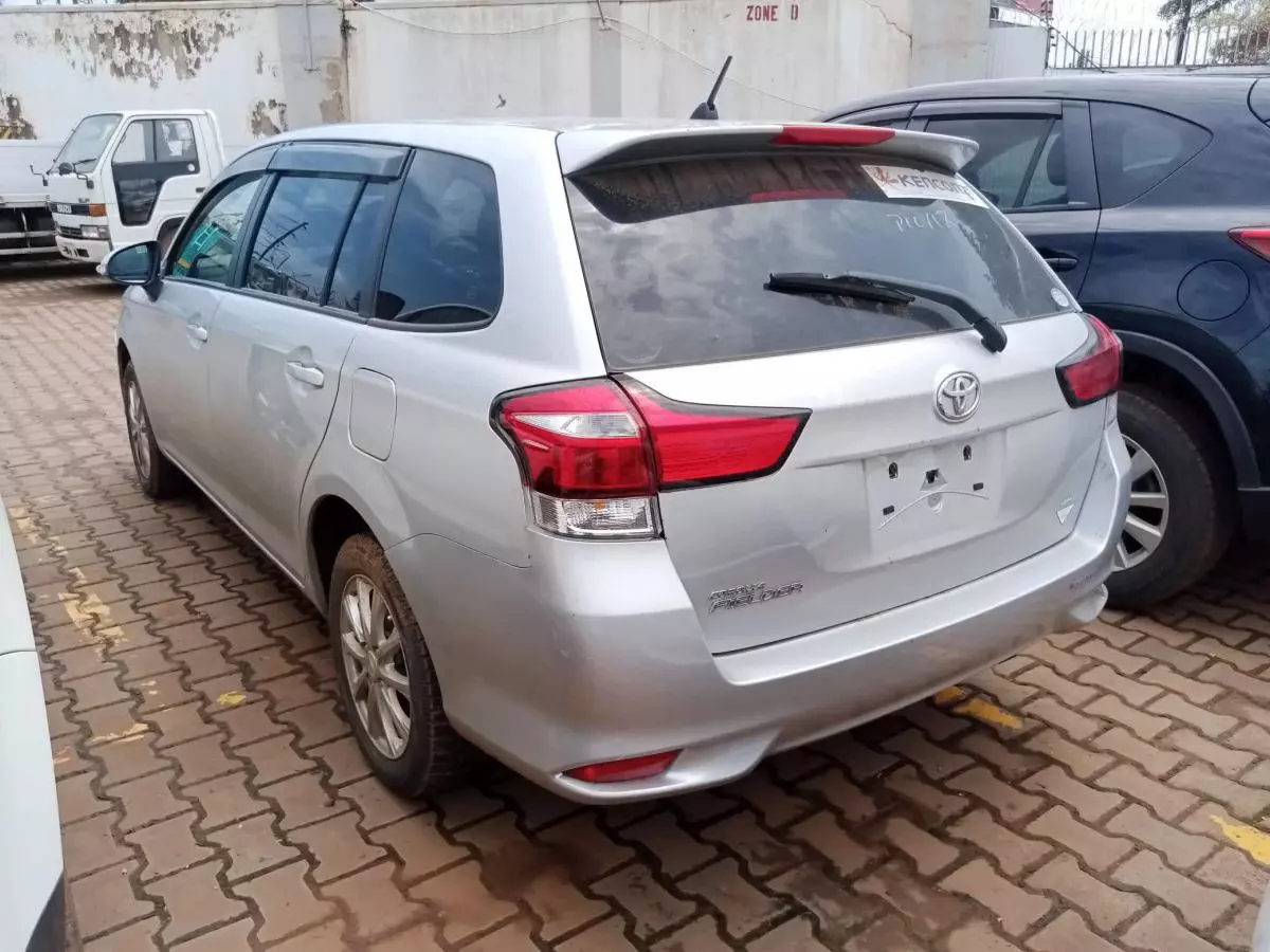 Toyota Fielder    - 2015