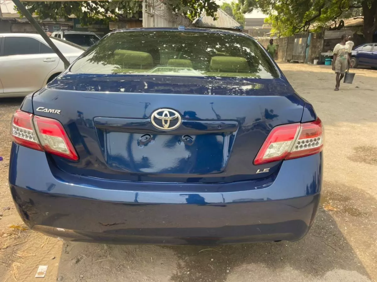 Toyota Camry   - 2010