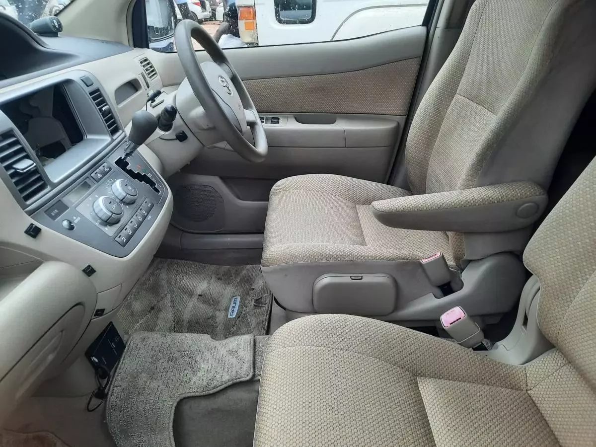 Toyota Raum  - 2009