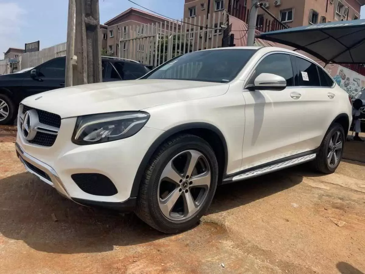 Mercedes-Benz GLC 300   - 2017