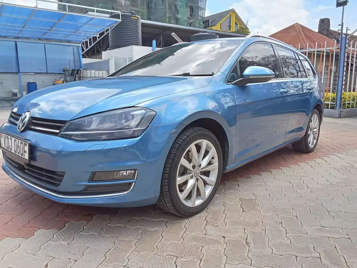 Volkswagen Golf   - 2015