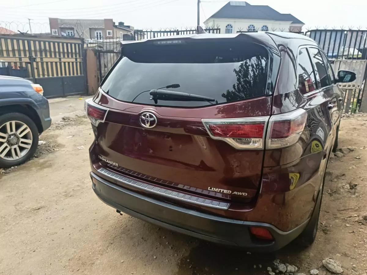 Toyota Highlander   - 2015