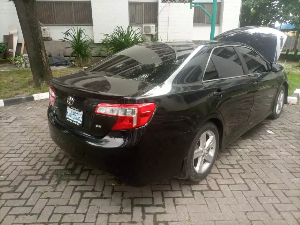 Toyota Camry - 2012