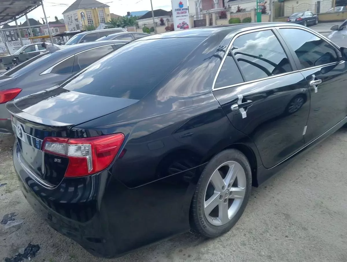 Toyota Camry   - 2013