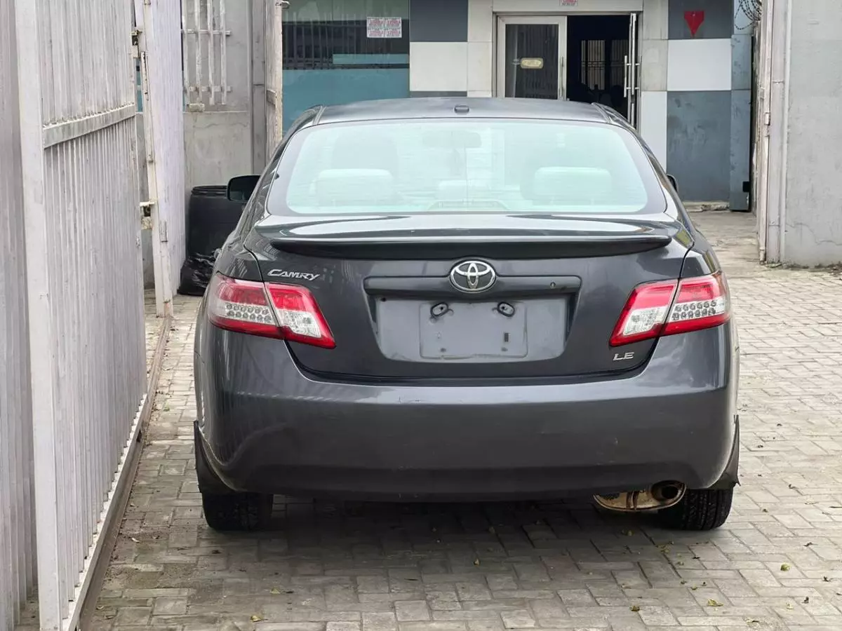 Toyota Camry   - 2011