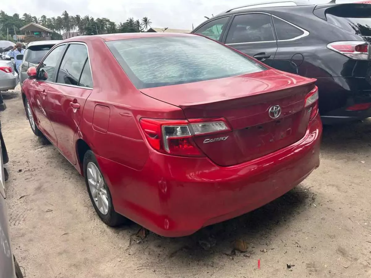 Toyota Camry   - 2012