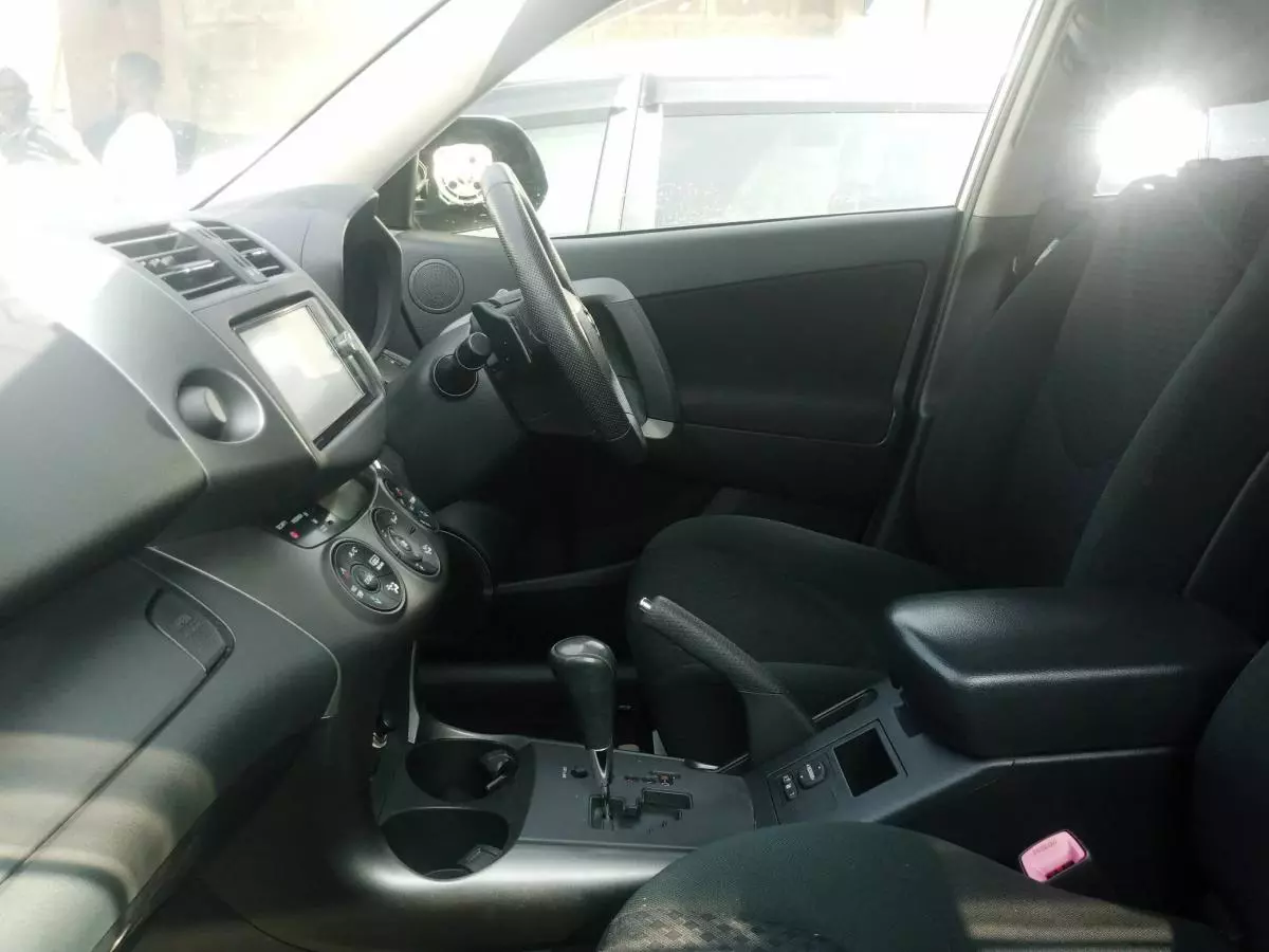 Toyota Vanguard  - 2010