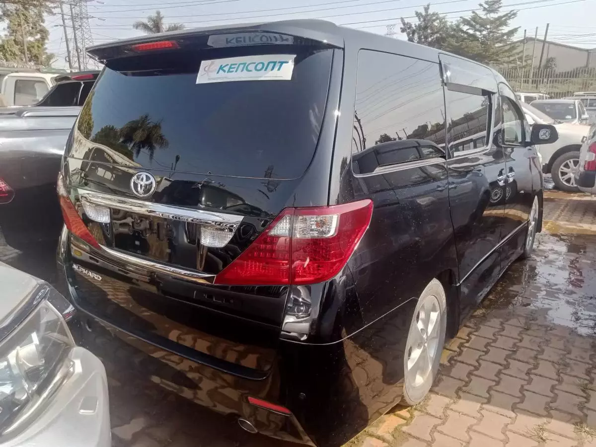 Toyota Alphard   - 2011