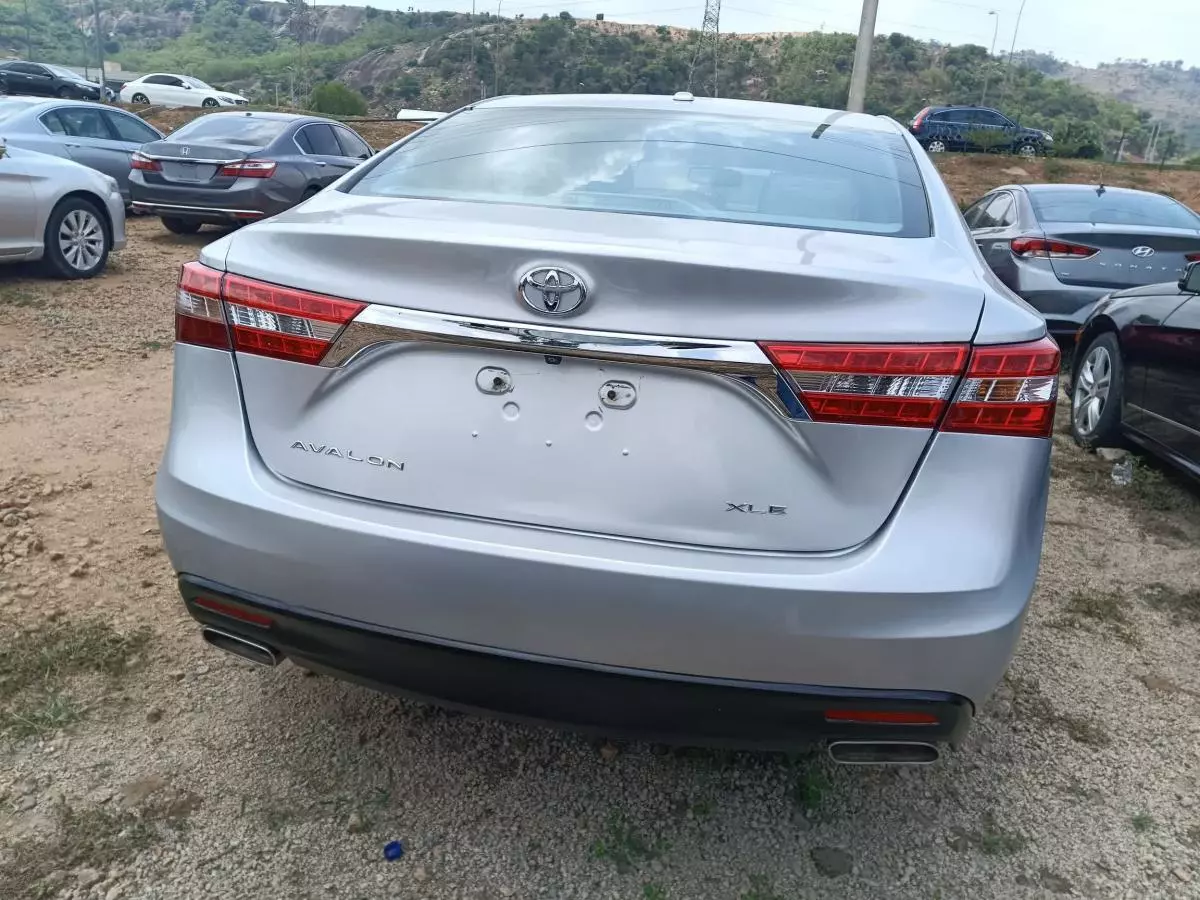 Toyota Avalon   - 2013