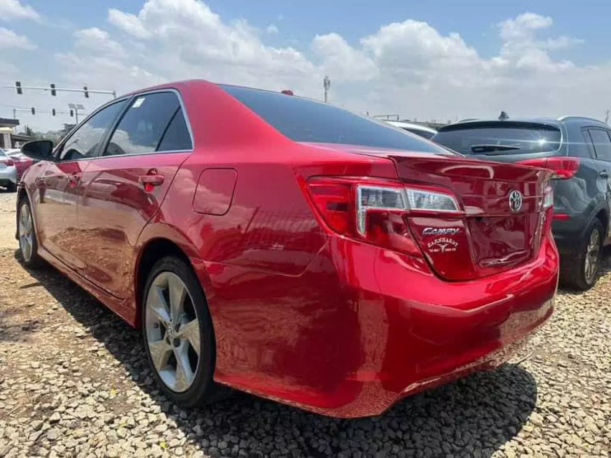 Toyota Camry   - 2014