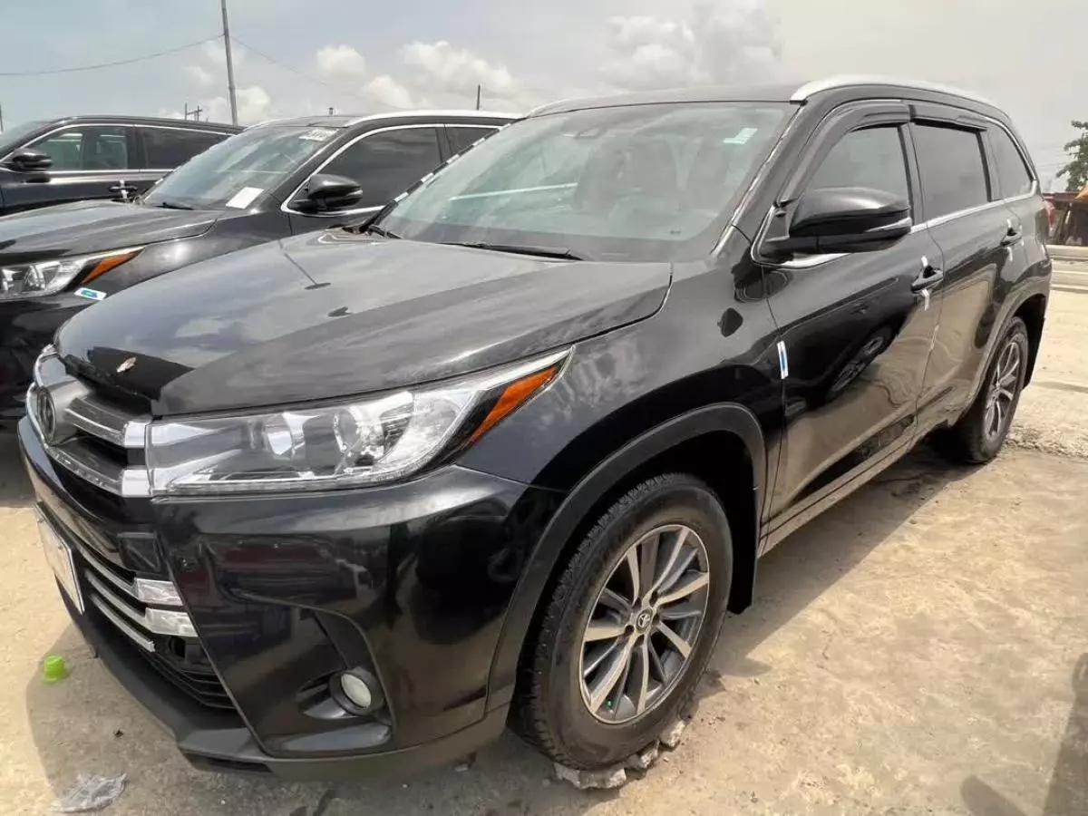 Toyota Highlander   - 2017