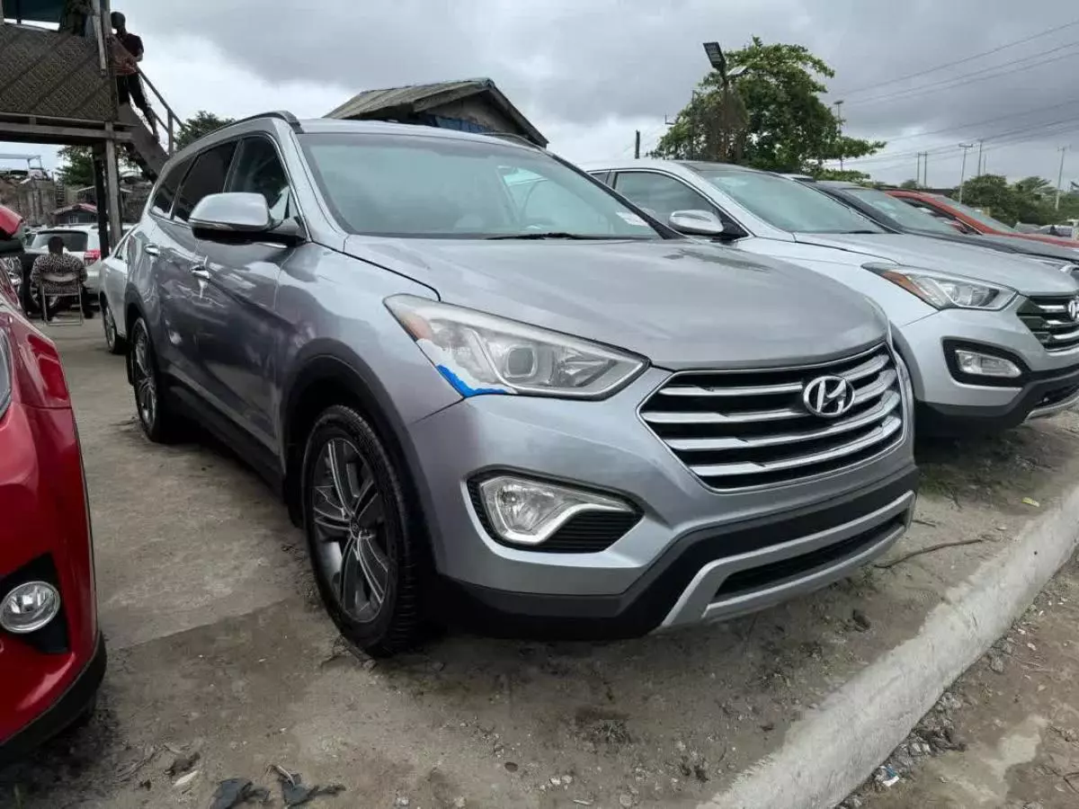 Hyundai Santa Fe   - 2013