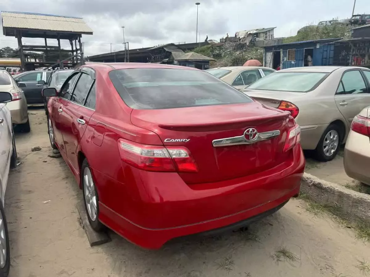 Toyota Camry   - 2009