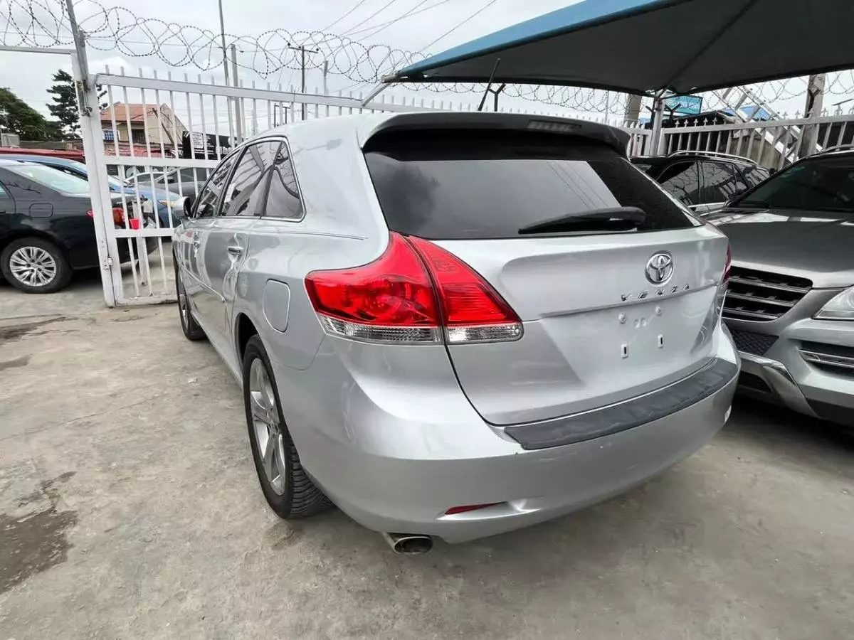 Toyota Venza   - 2011