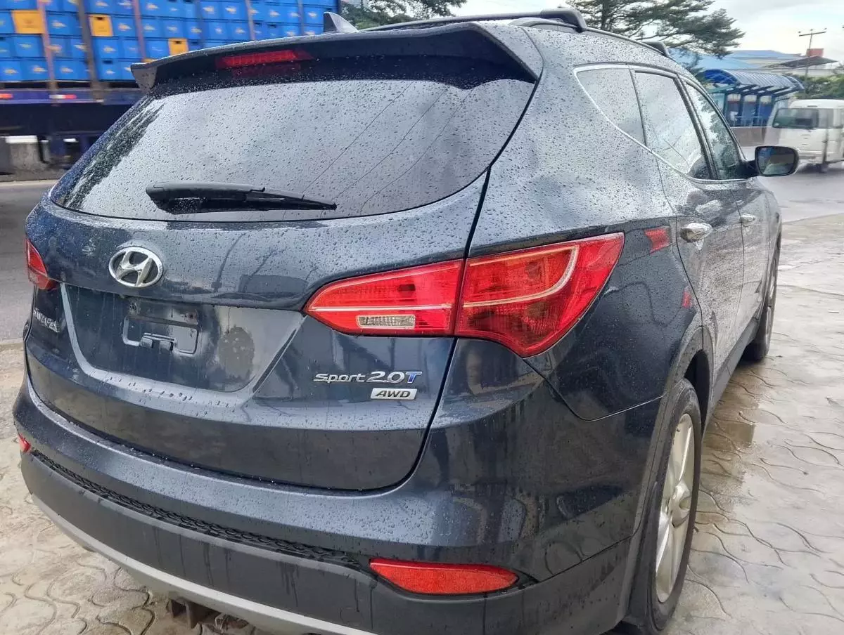 Hyundai Santa Fe   - 2013