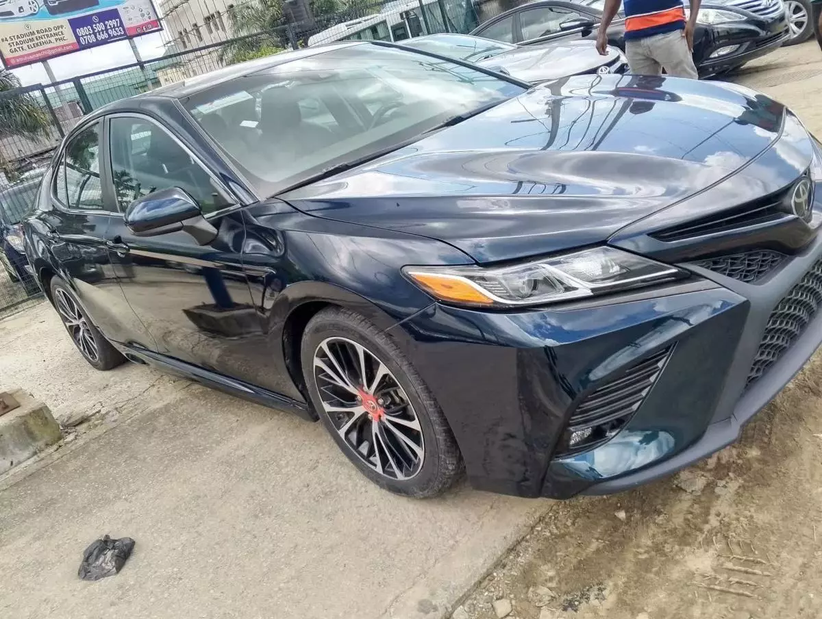 Toyota Camry   - 2019