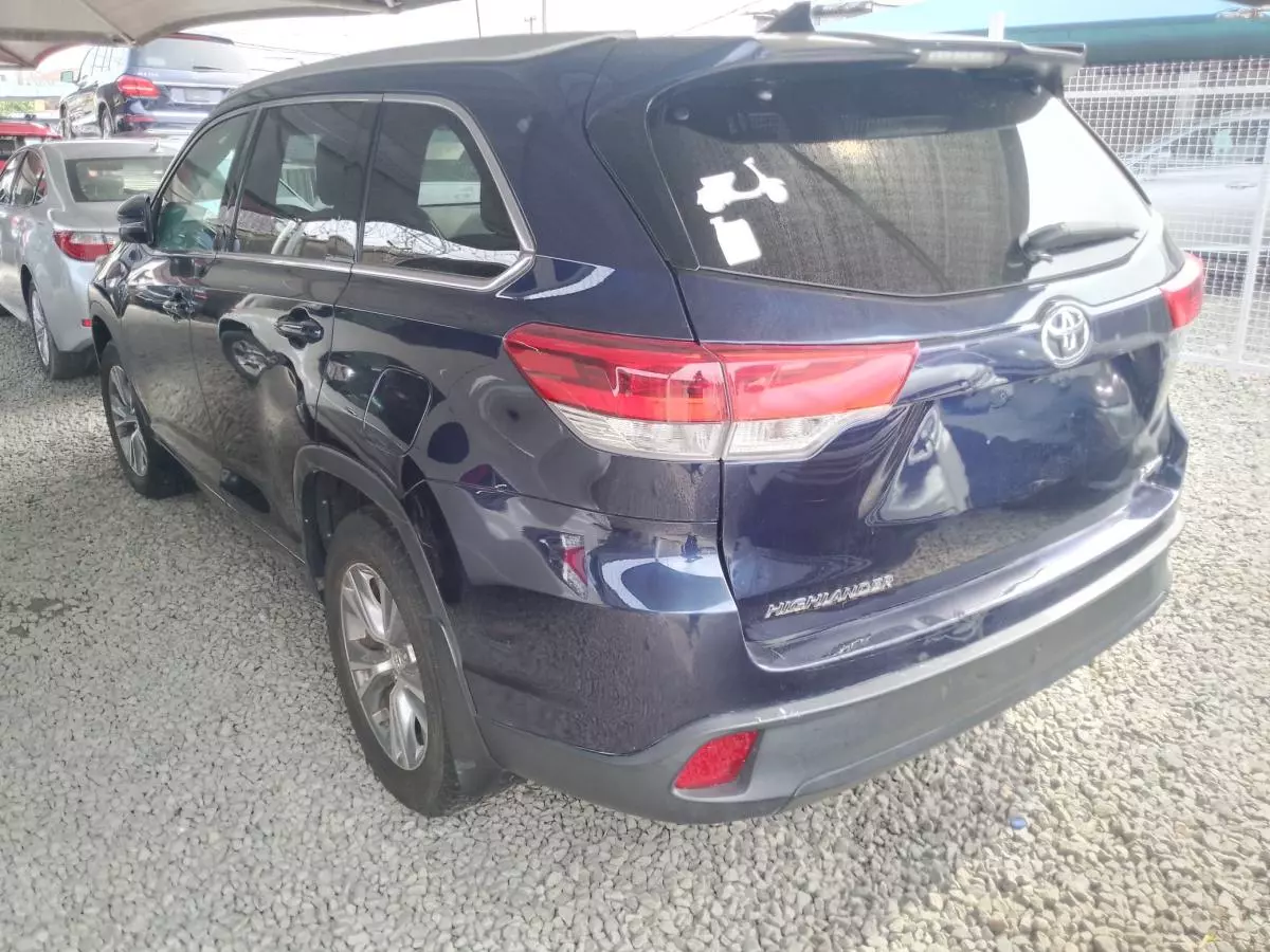 Toyota Highlander   - 2015