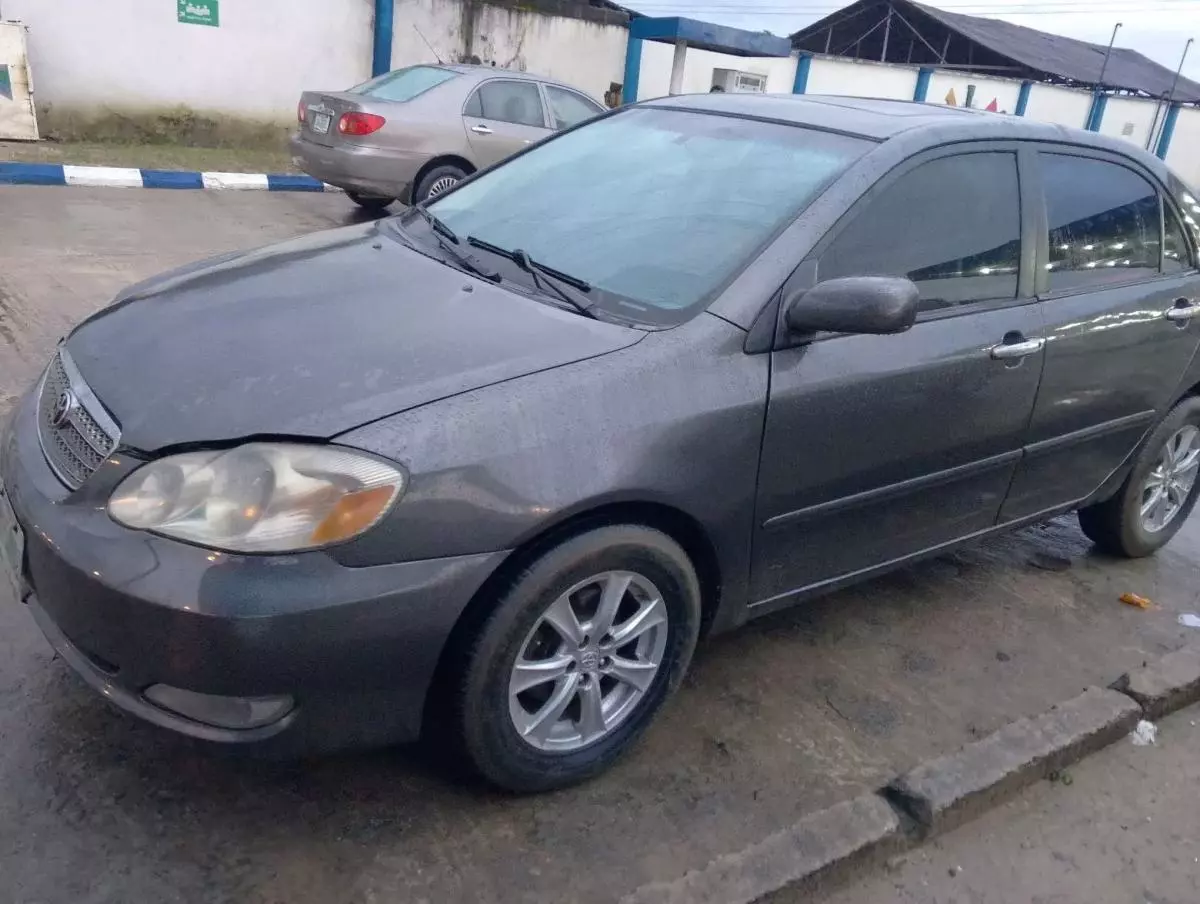 Toyota Corolla   - 2004