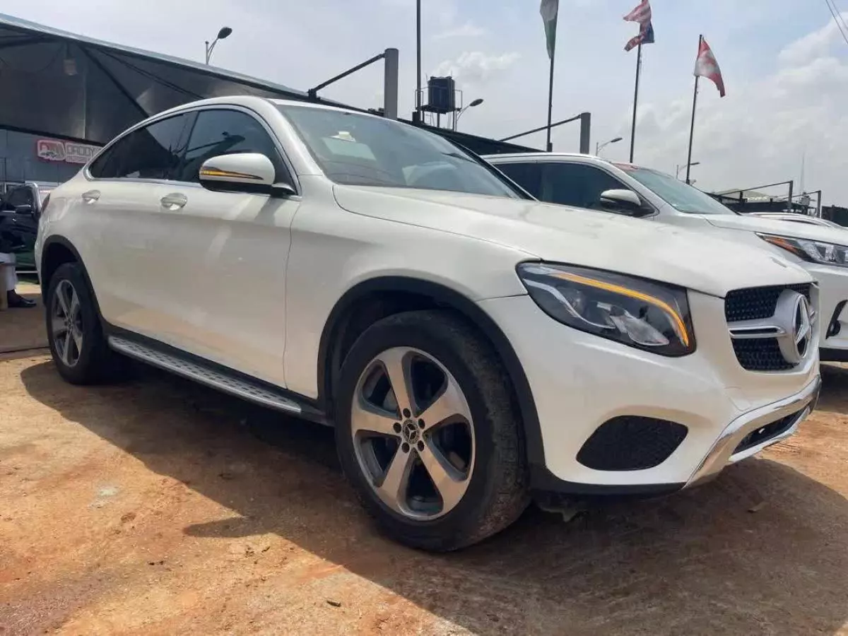 Mercedes-Benz GLC 300   - 2017