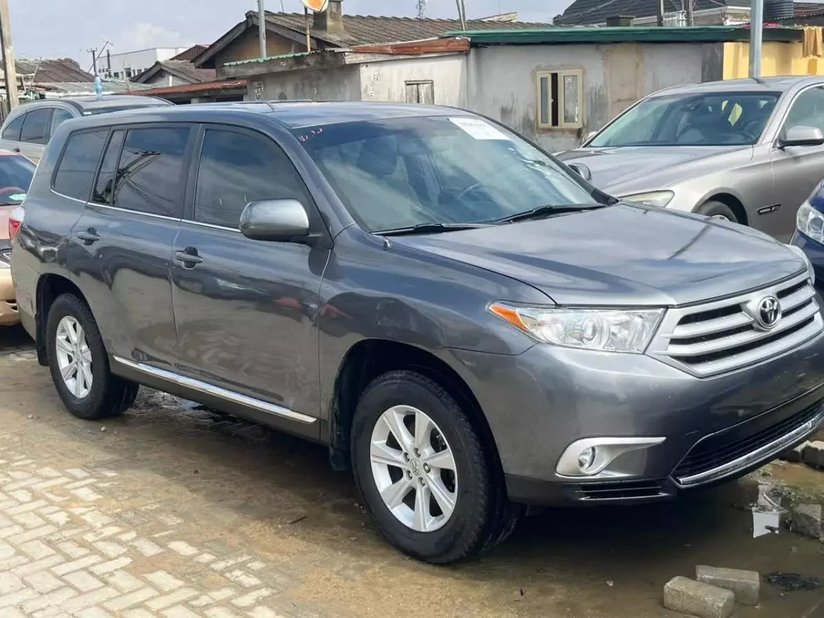 Toyota Highlander   - 2011