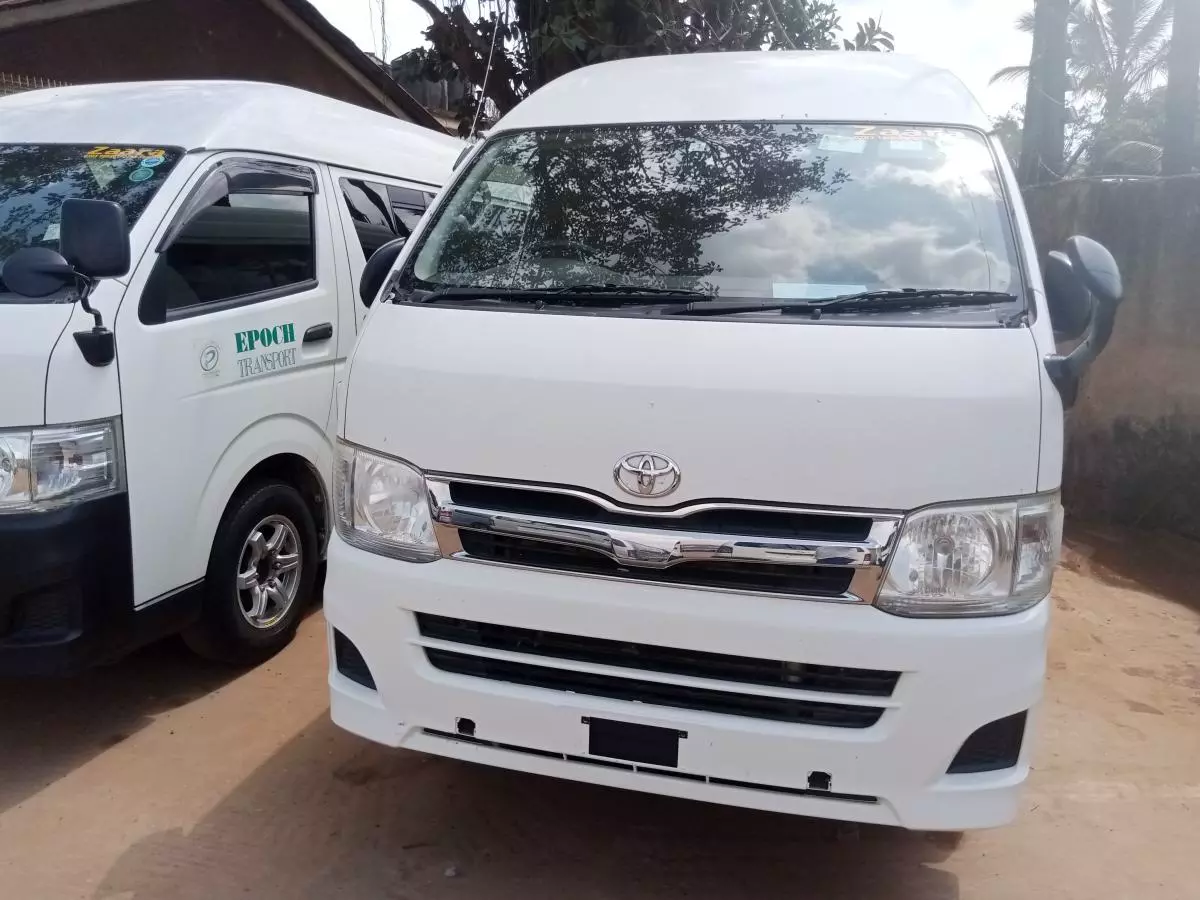 Toyota Hiace   - 2011