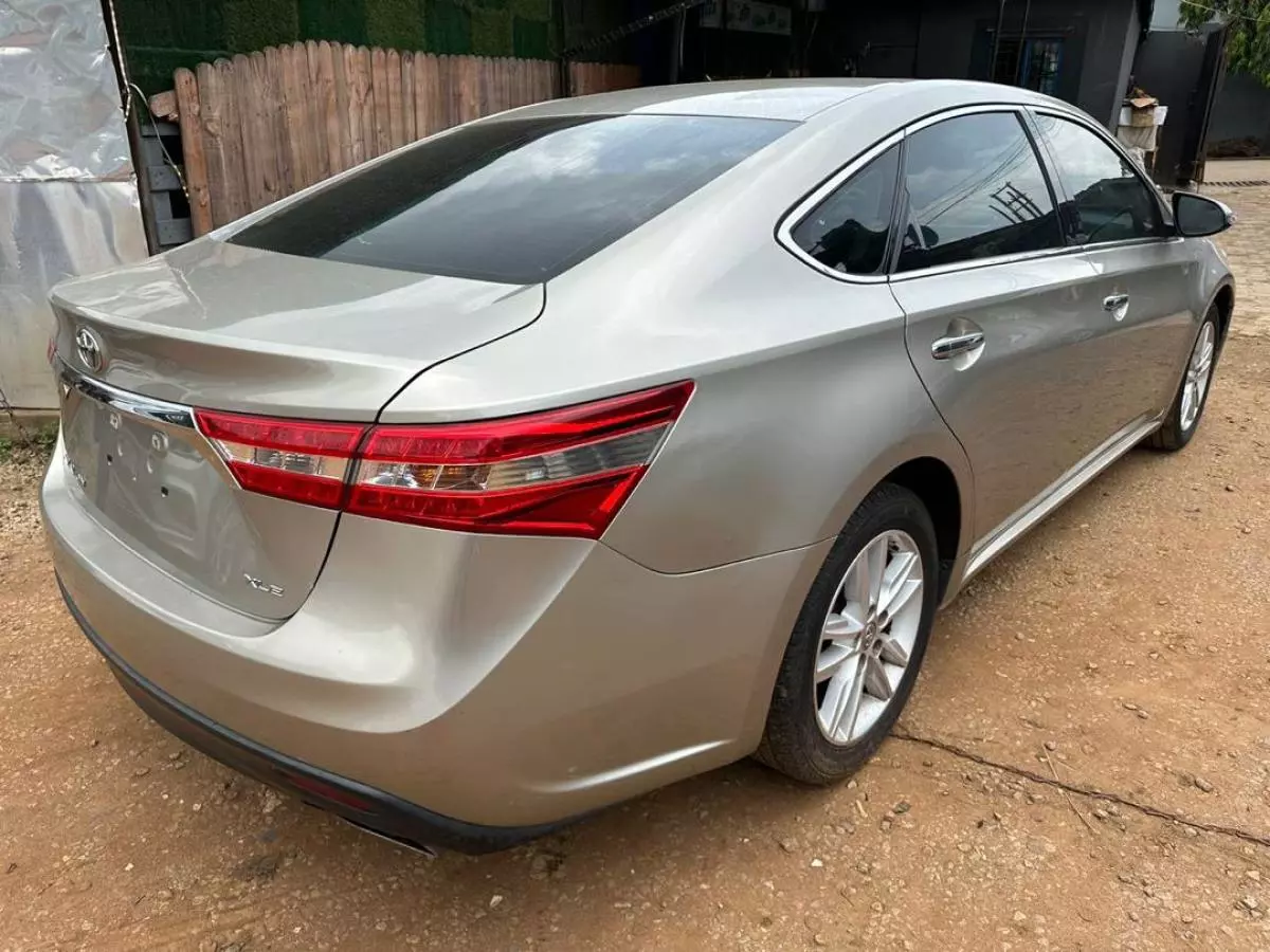 Toyota Avalon   - 2014