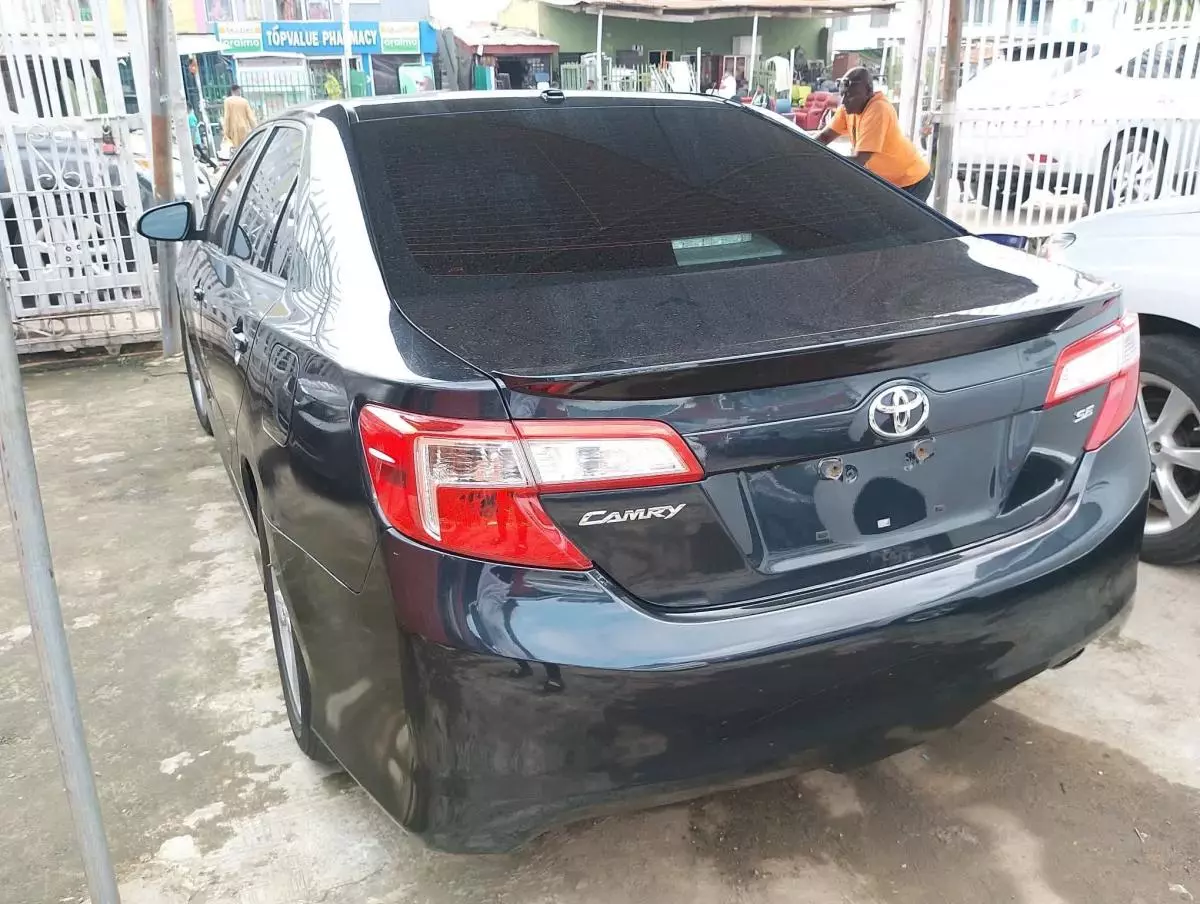 Toyota Camry   - 2013