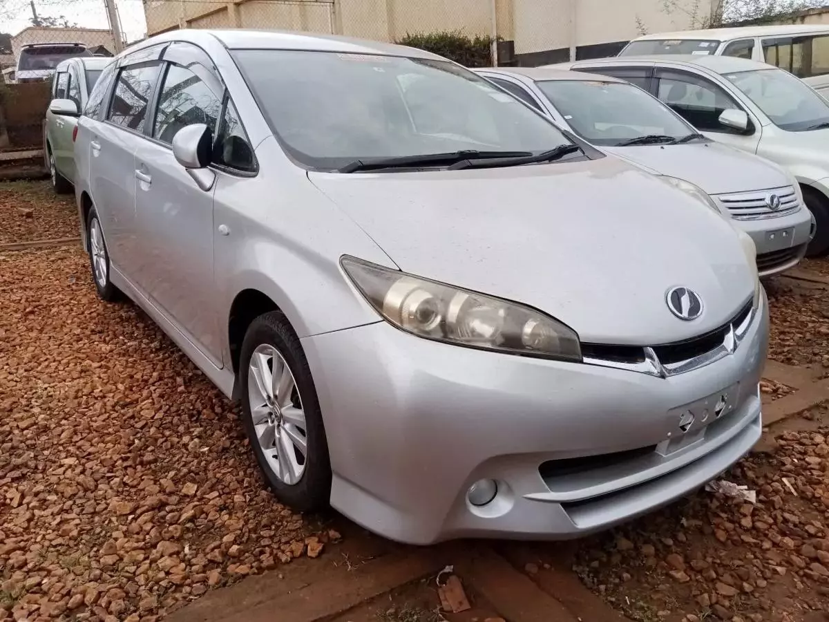 Toyota Wish   - 2011