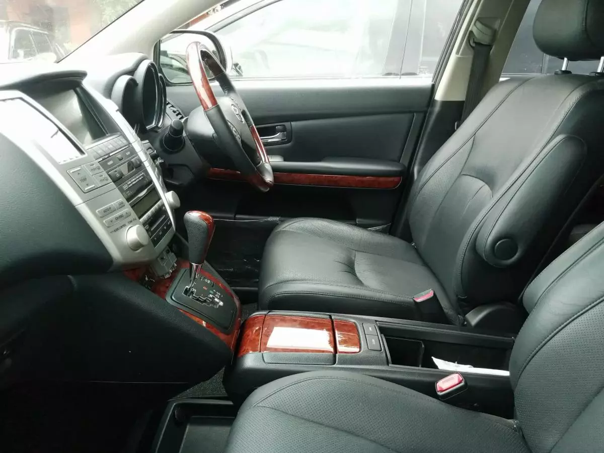 Toyota Harrier   - 2011