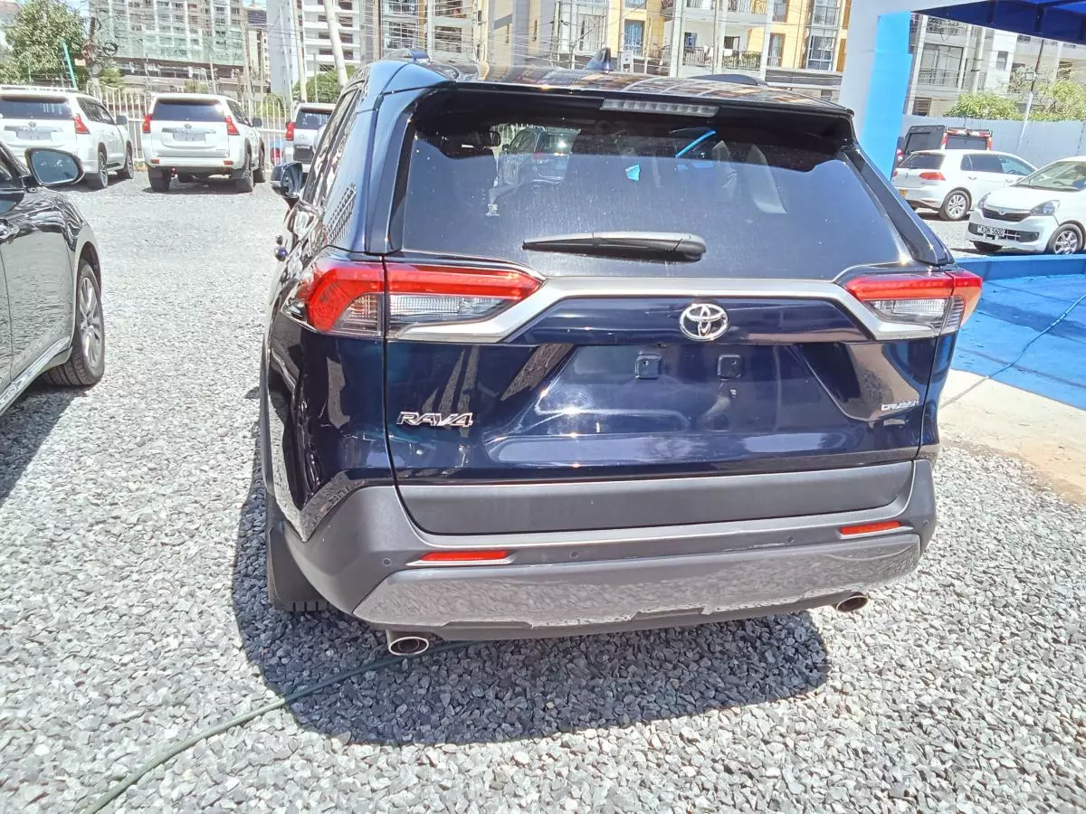 Toyota RAV 4   - 2019