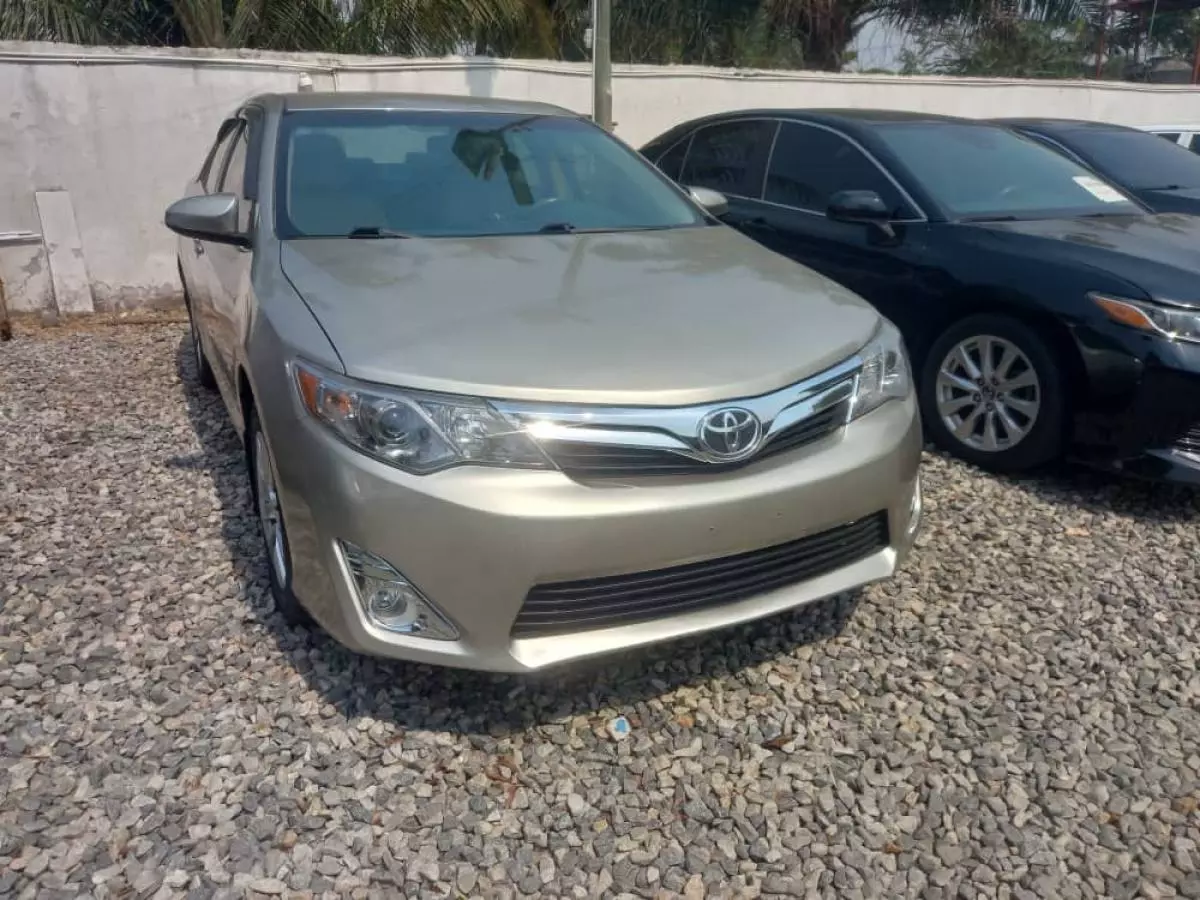 Toyota Camry   - 2014