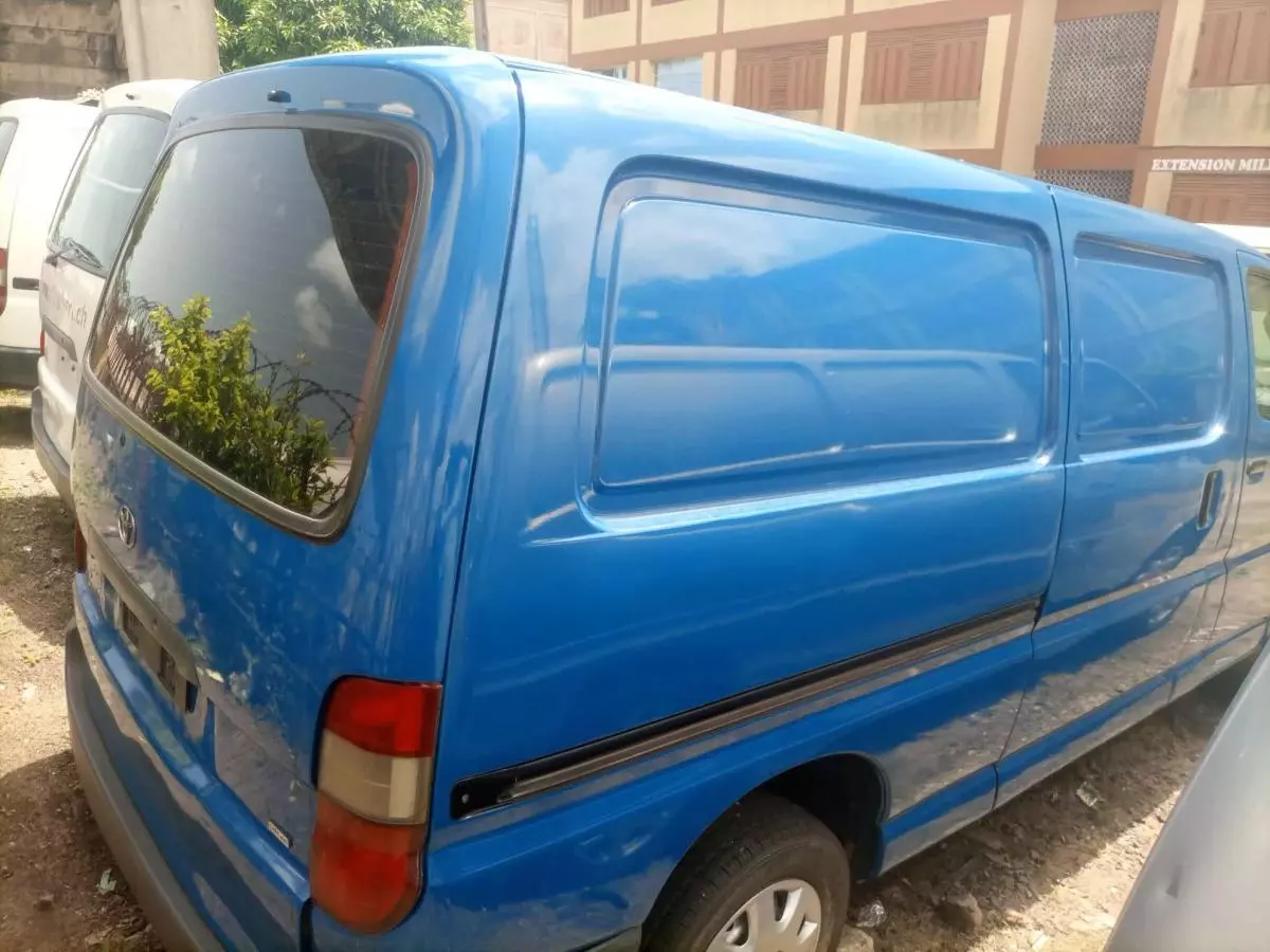 Toyota Hiace   - 2004