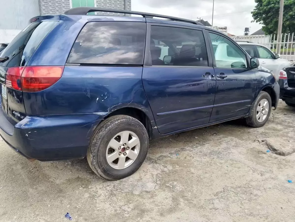 Toyota Sienna   - 2004