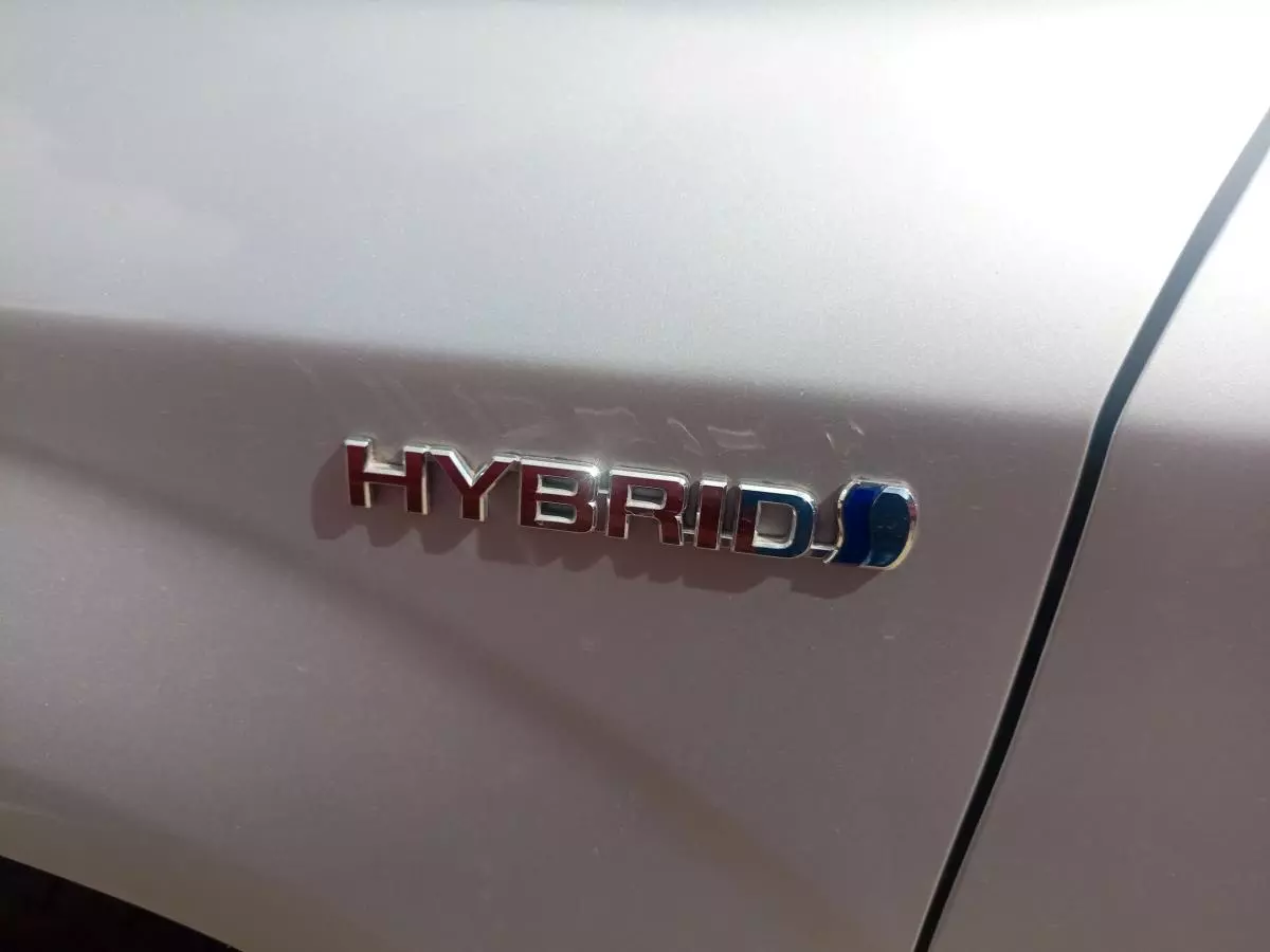 Toyota Fielder hybrid    - 2018