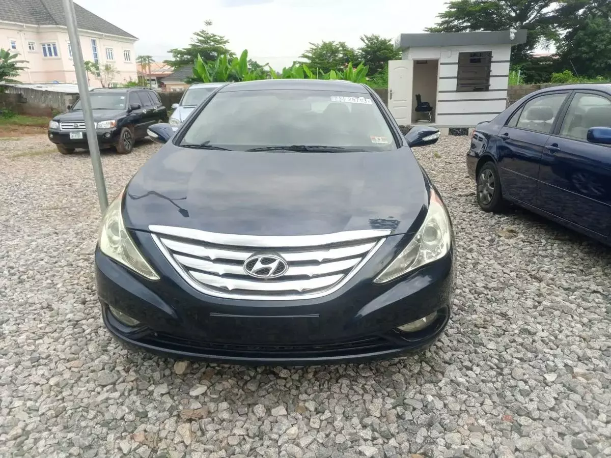 Hyundai Sonata   - 2013