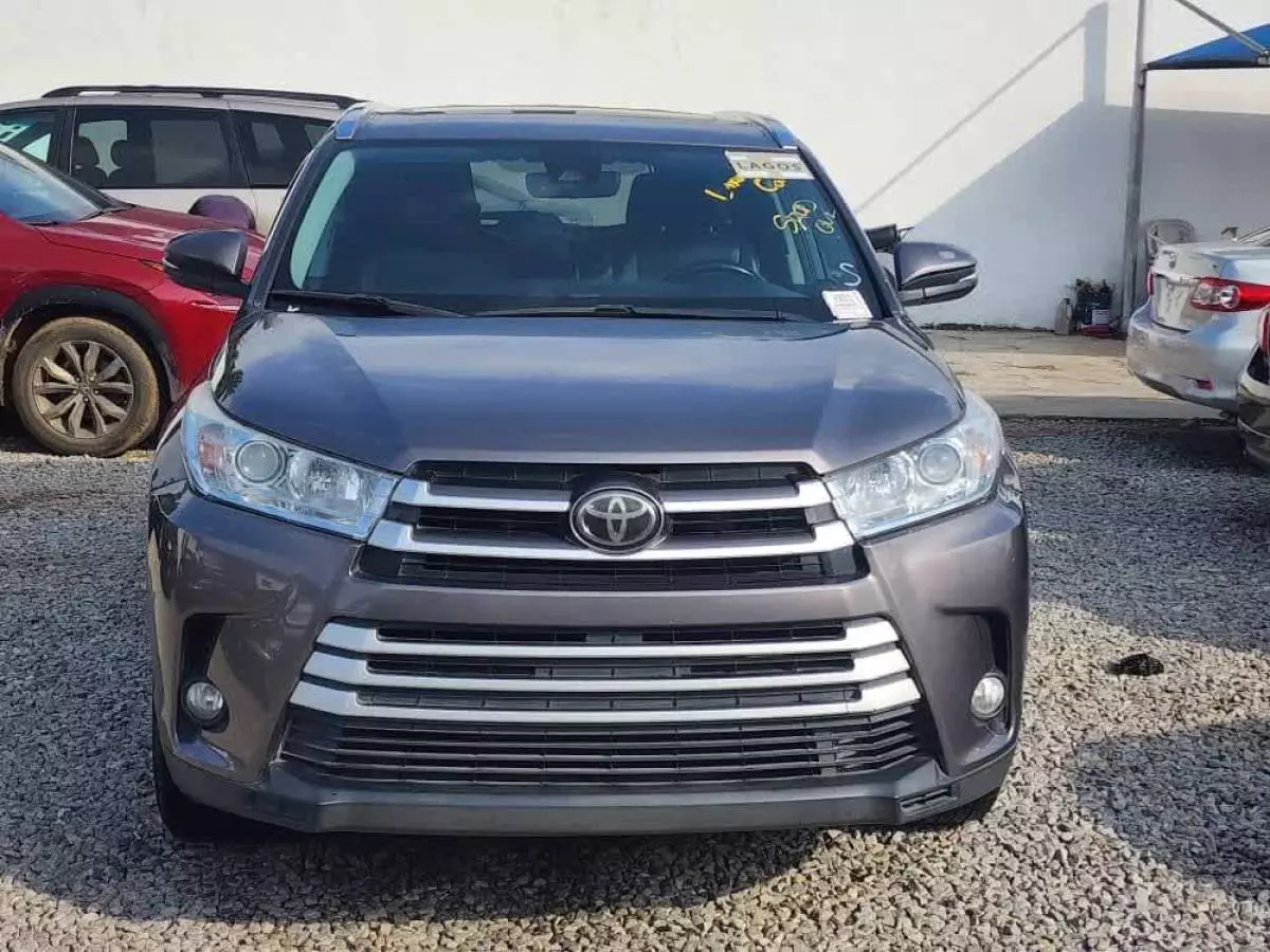 Toyota Highlander   - 2018