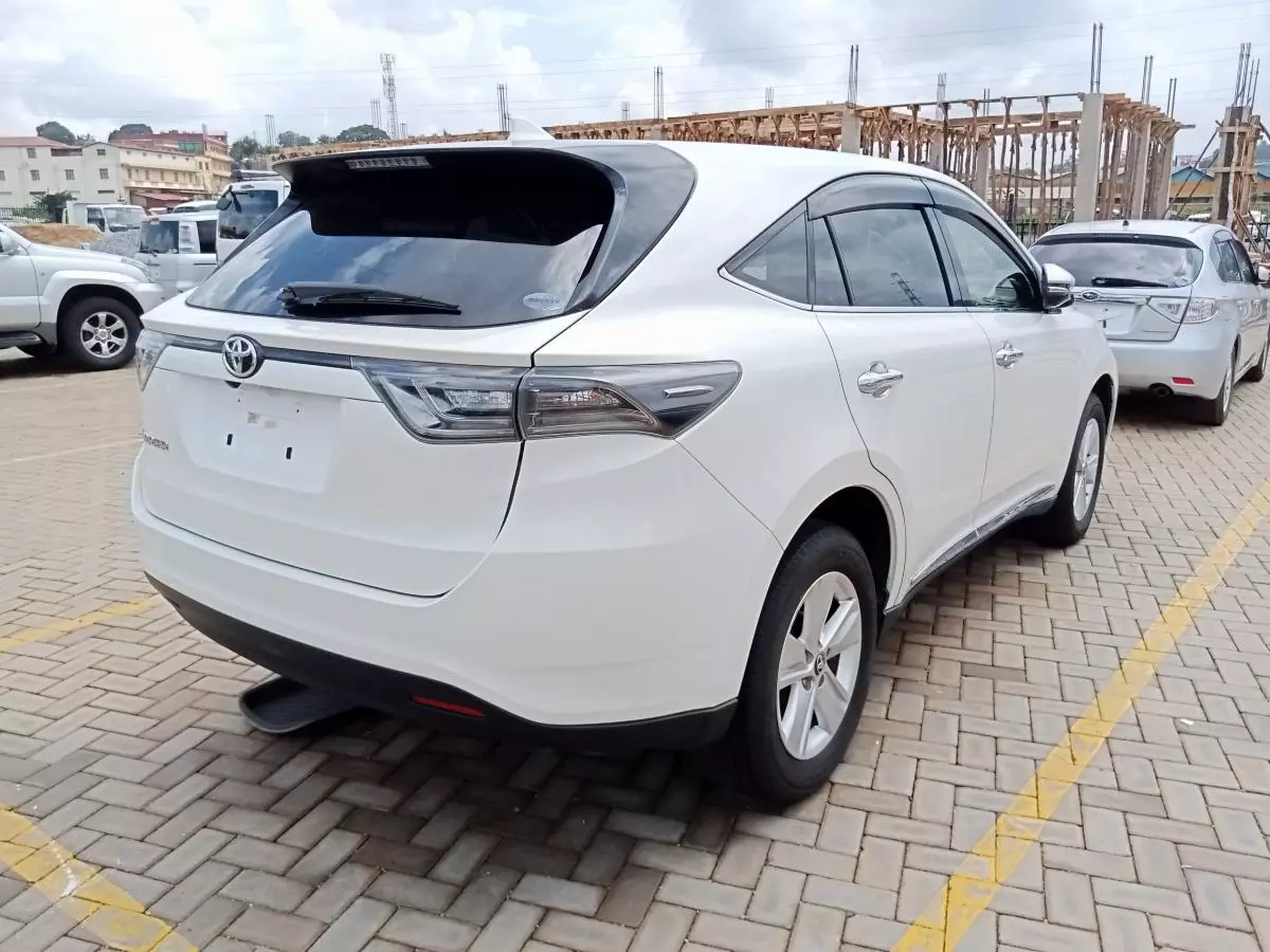 Toyota Harrier   - 2016