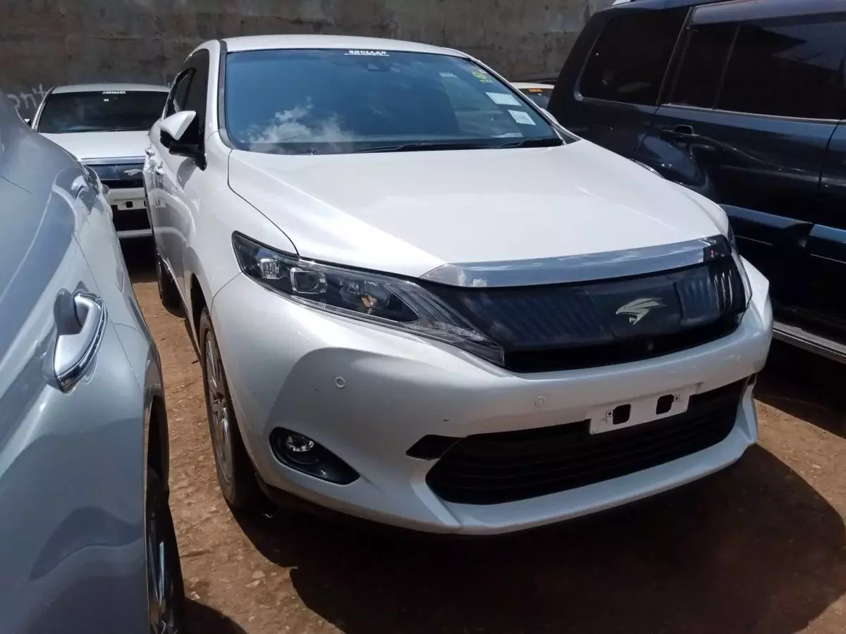 Toyota Harrier   - 2016