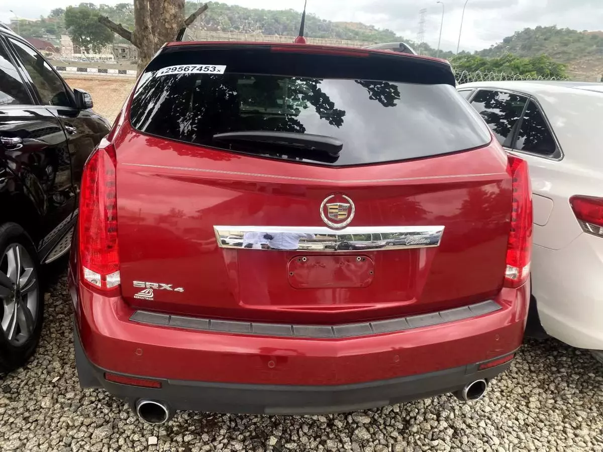 Cadillac SRX   - 2010