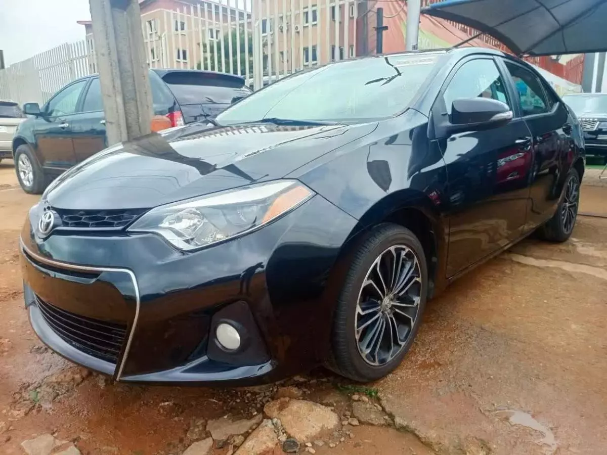 Toyota Corolla   - 2016