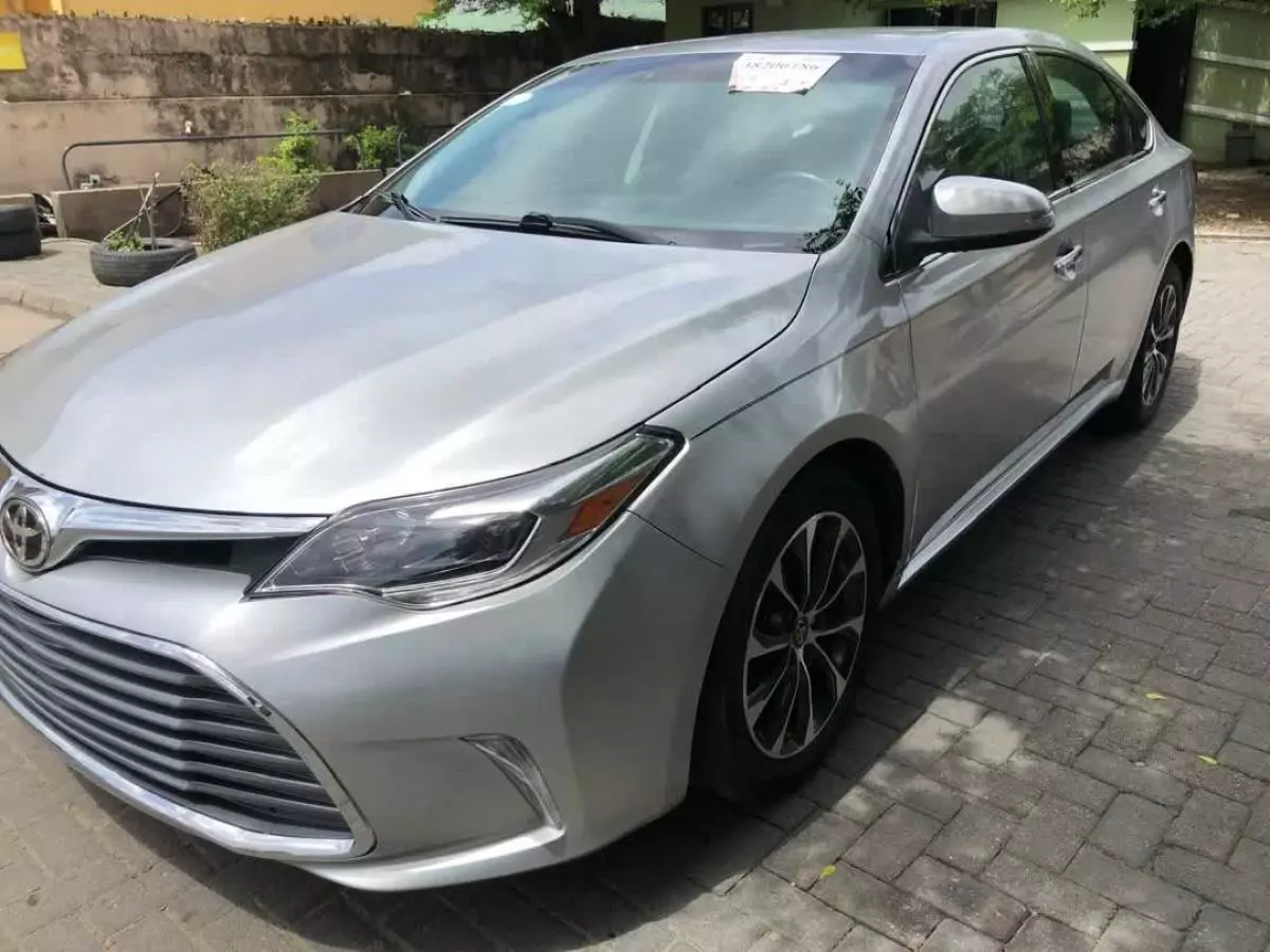 Toyota Avalon   - 2016