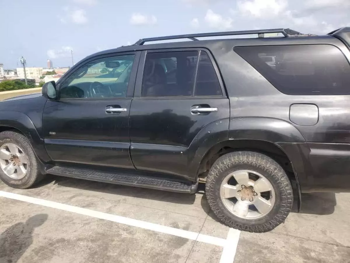 Toyota 4-Runner   - 2006