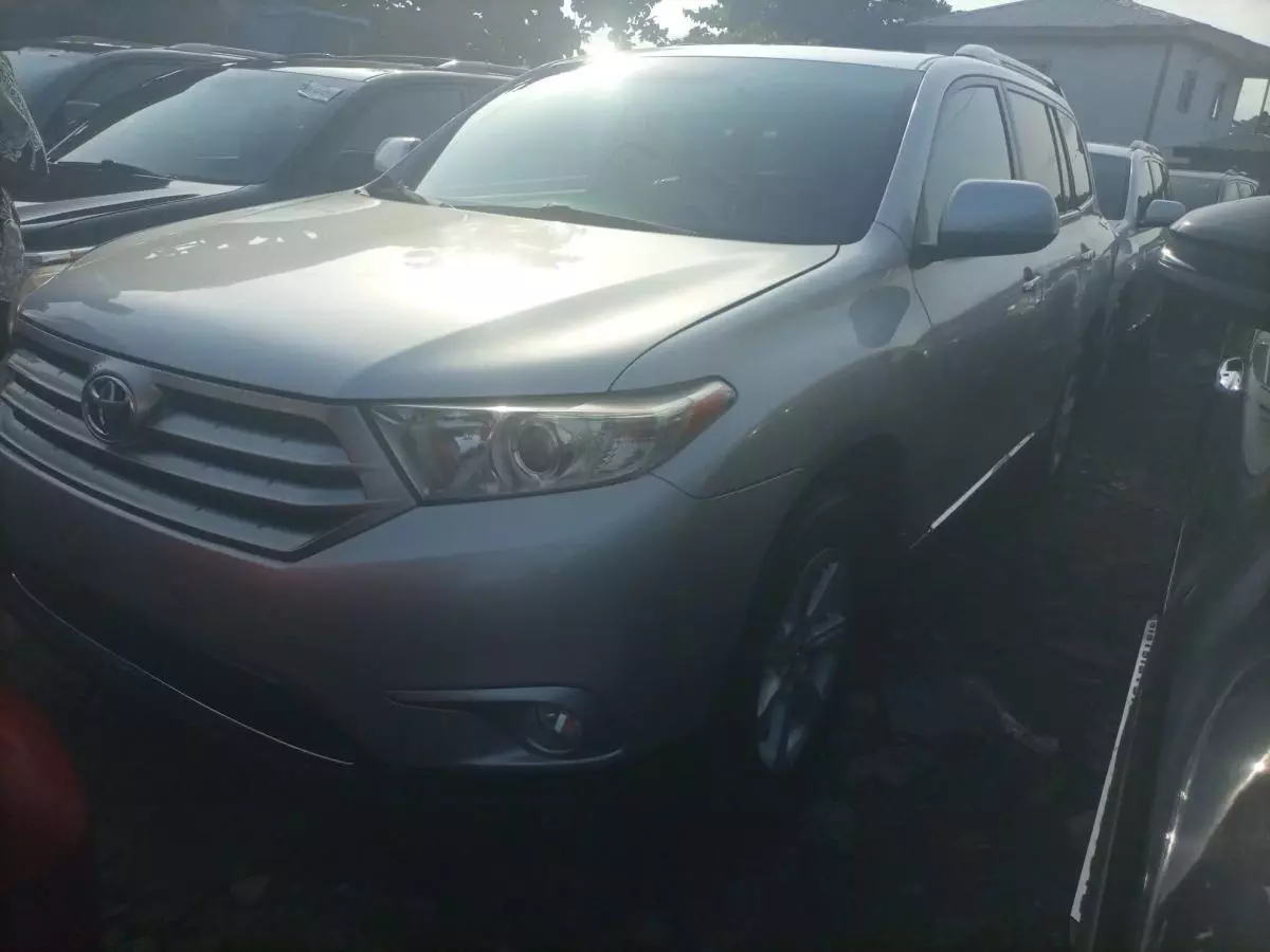 Toyota Highlander   - 2013