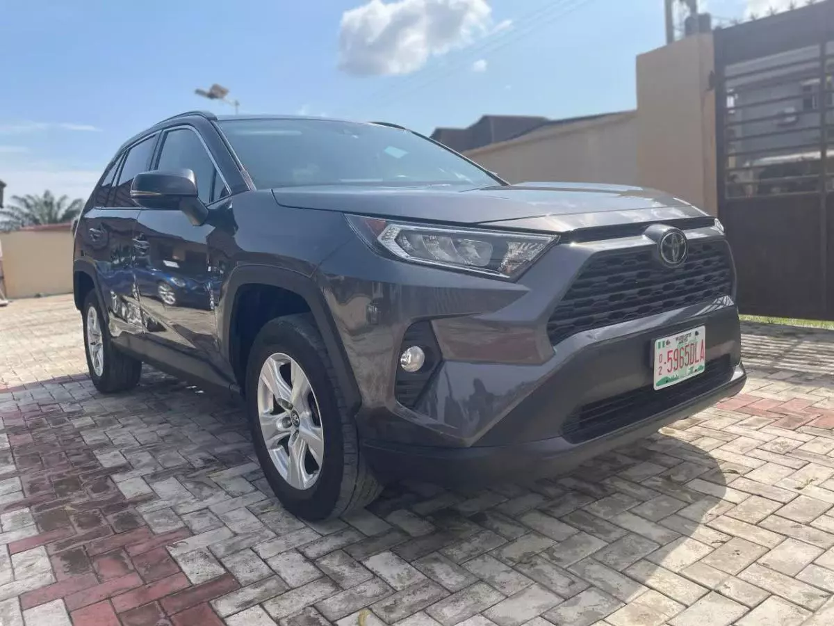 Toyota RAV 4   - 2019