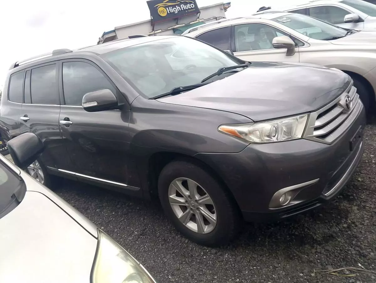 Toyota Highlander   - 2011